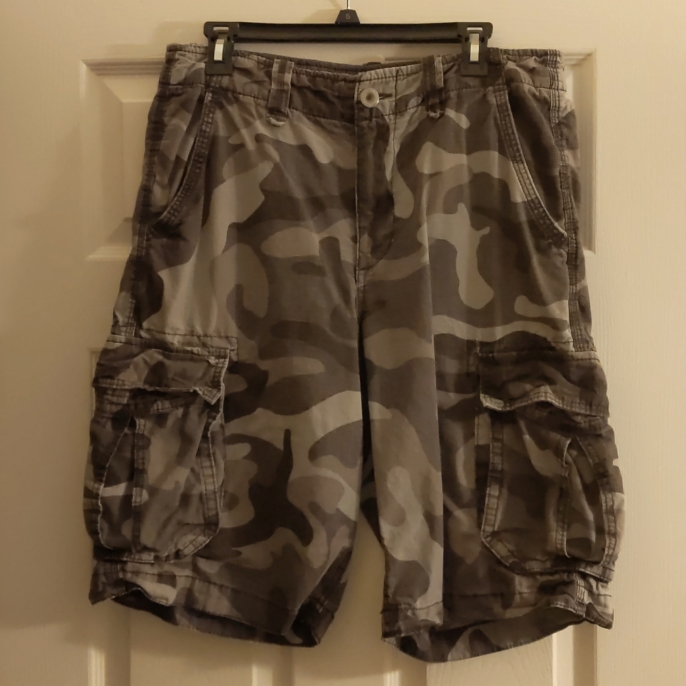 American Eagle Size 32 Camo Gray Longboard Shorts